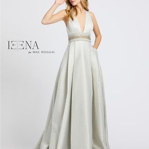 IEENA FOR MAC DUGGAL NWT 26107I Geo-Lattice Texture Plunging A-Line Gown